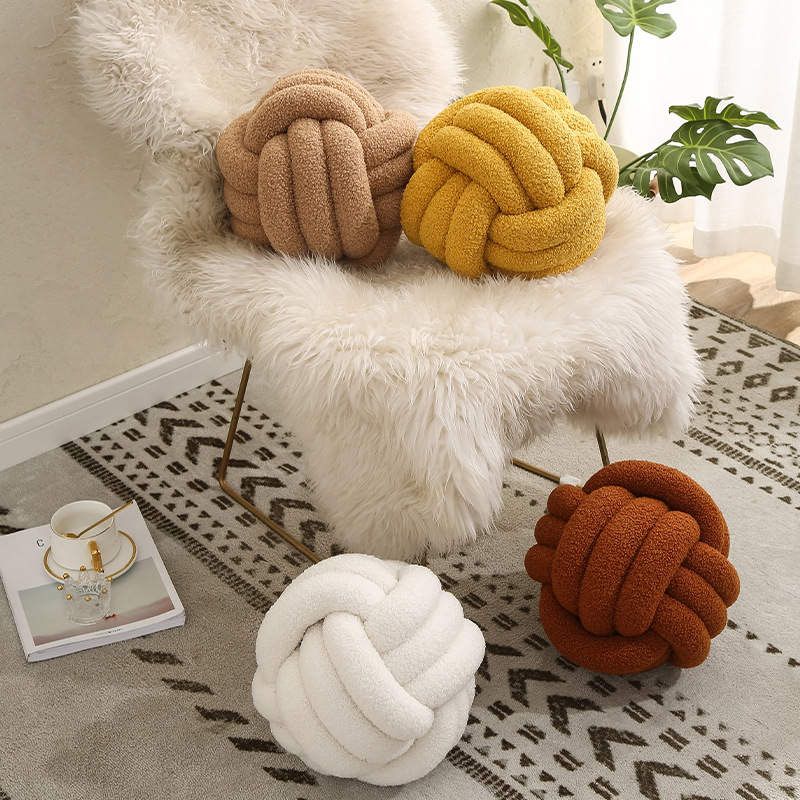 Virago Knot Pillow Ball
