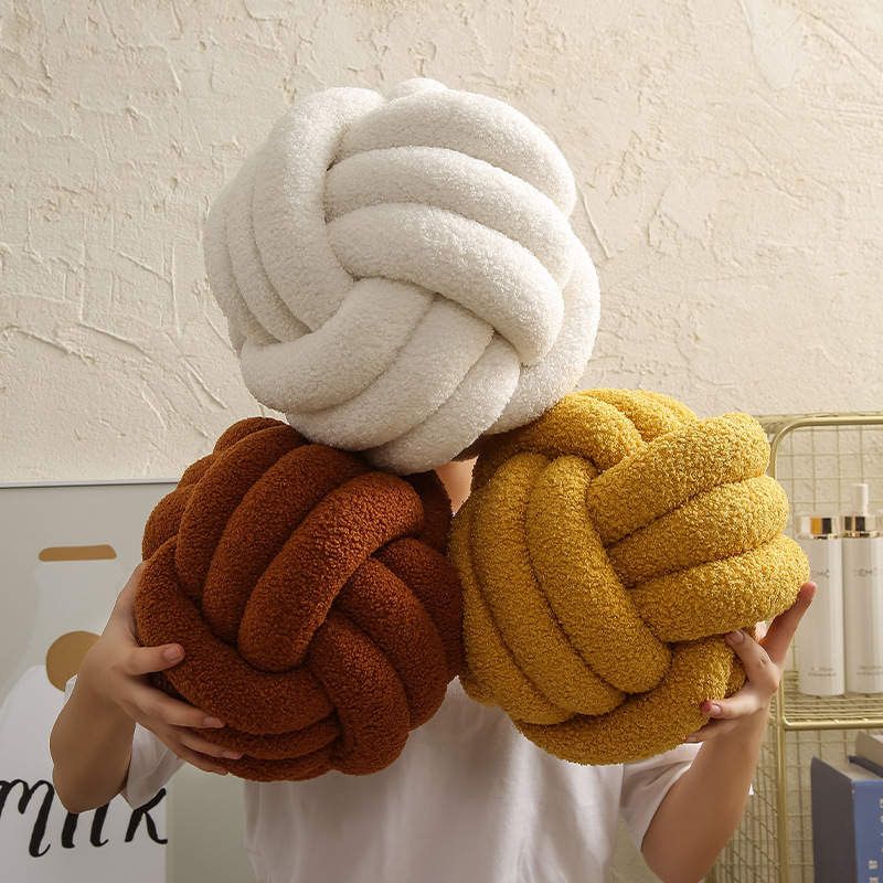 Virago Knot Pillow Ball